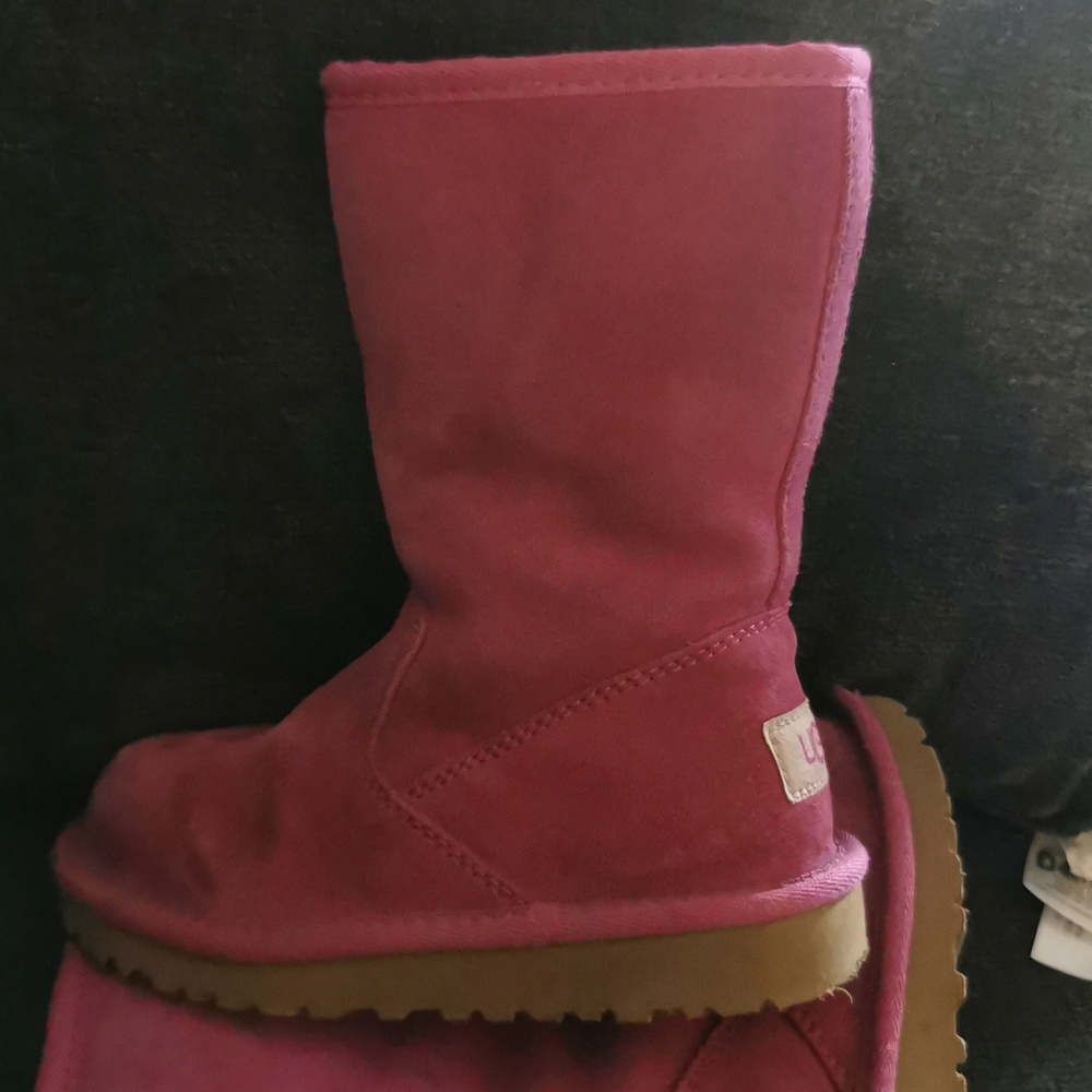Toddler size 10 Uggs